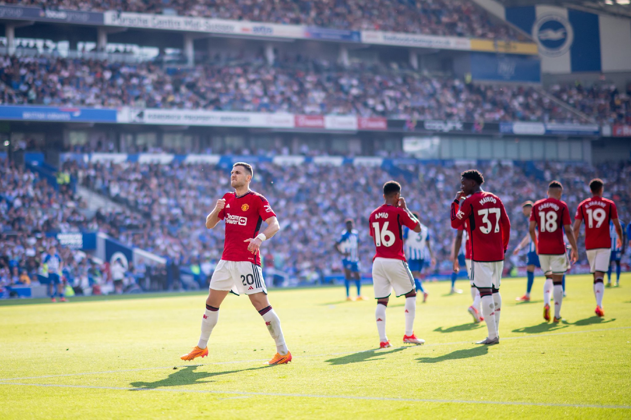 巴萨成功晋 巴萨成功晋